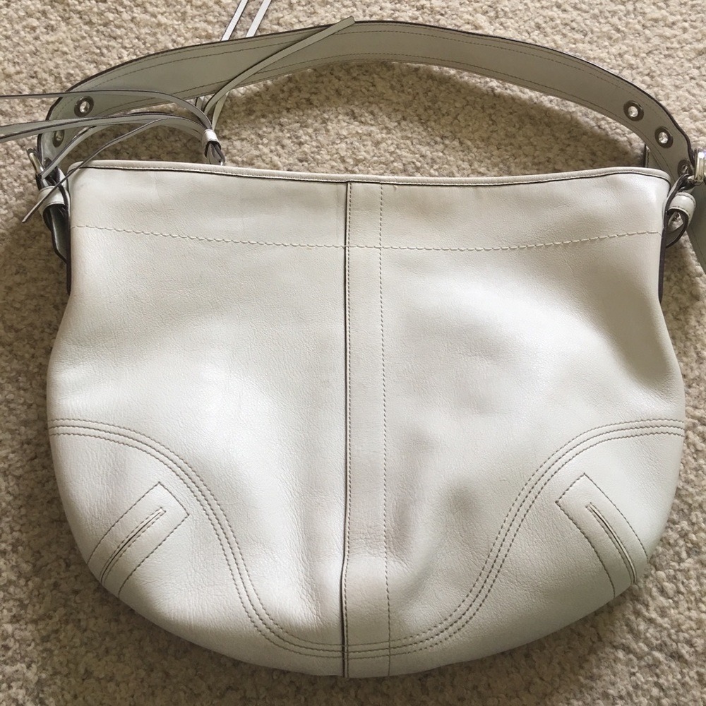 White Coach Shoulder Bag - GREAT for SUMMER ☀️ 👛